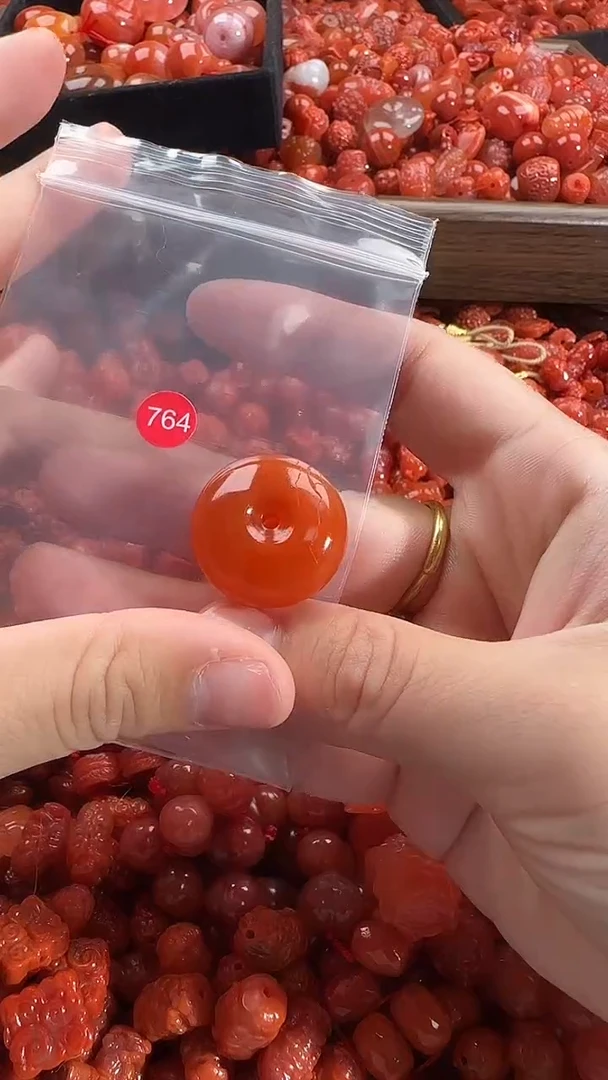 颈饰未镶嵌南红玛瑙1