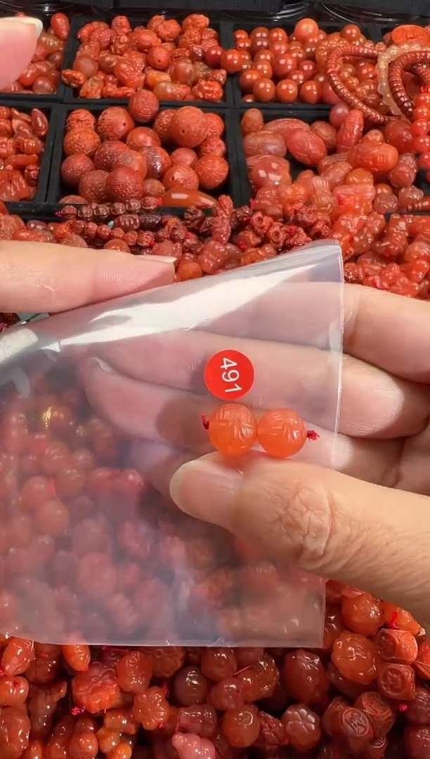 南红玛瑙未镶嵌颈饰1