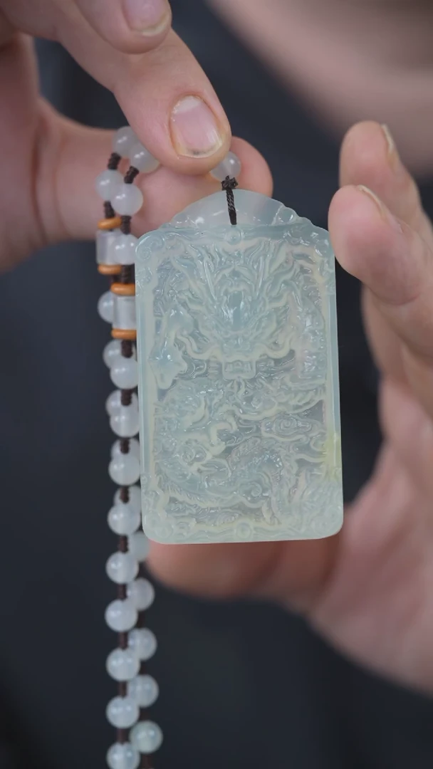 未镶嵌岫玉颈饰龙牌