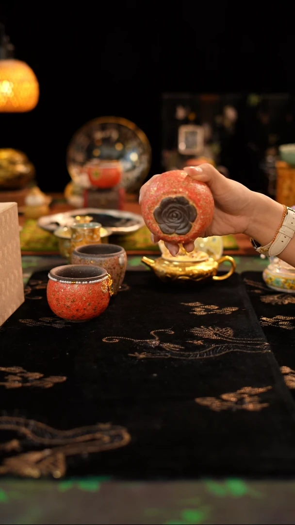 高越岩矿-红金玫瑰花杯
