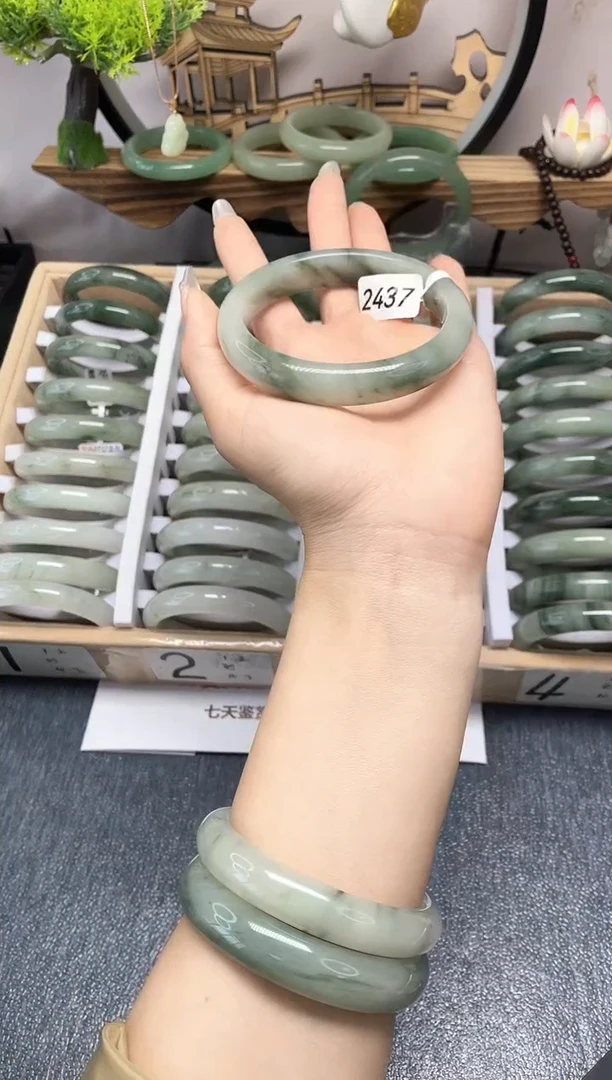 未镶嵌手镯石英质玉2437