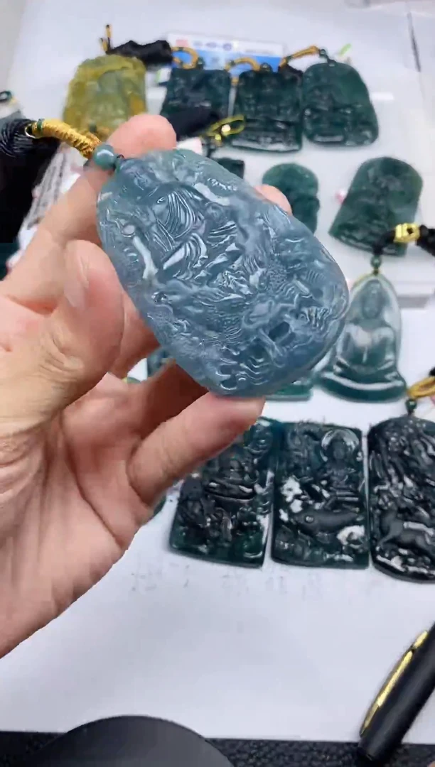 颈饰未镶嵌翡翠