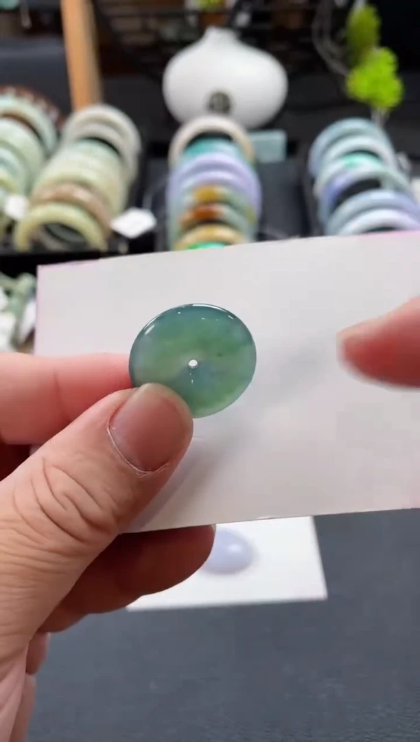 【闪购商品】翡翠颈饰未镶嵌有纹裂