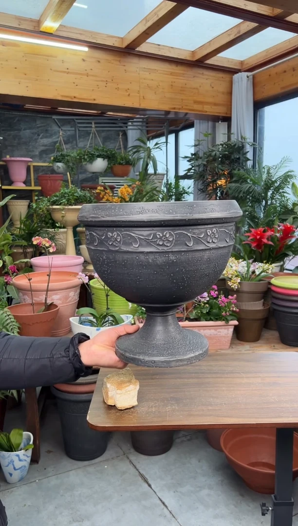 33*32/黑色外贸尾单呼吸孔福利酒杯花盆/G33