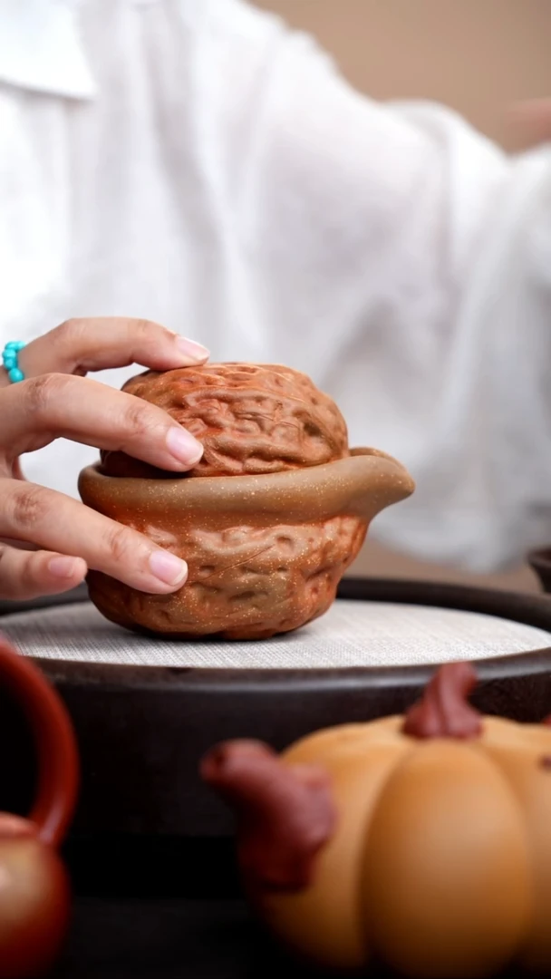 茶壶紫砂老段泥核桃手抓