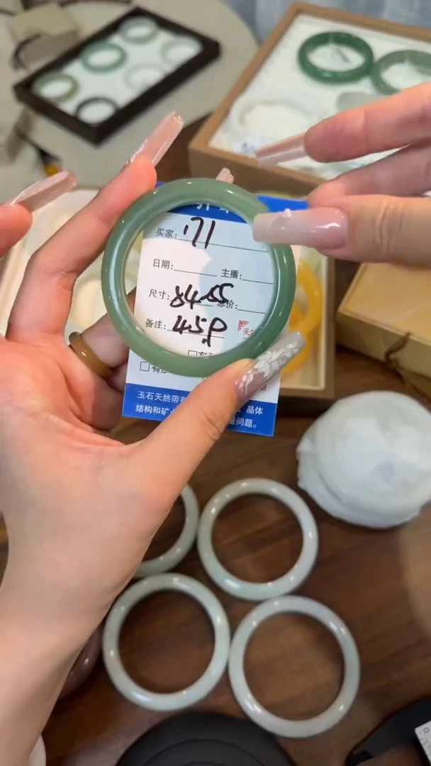 未镶嵌手镯石英质玉171