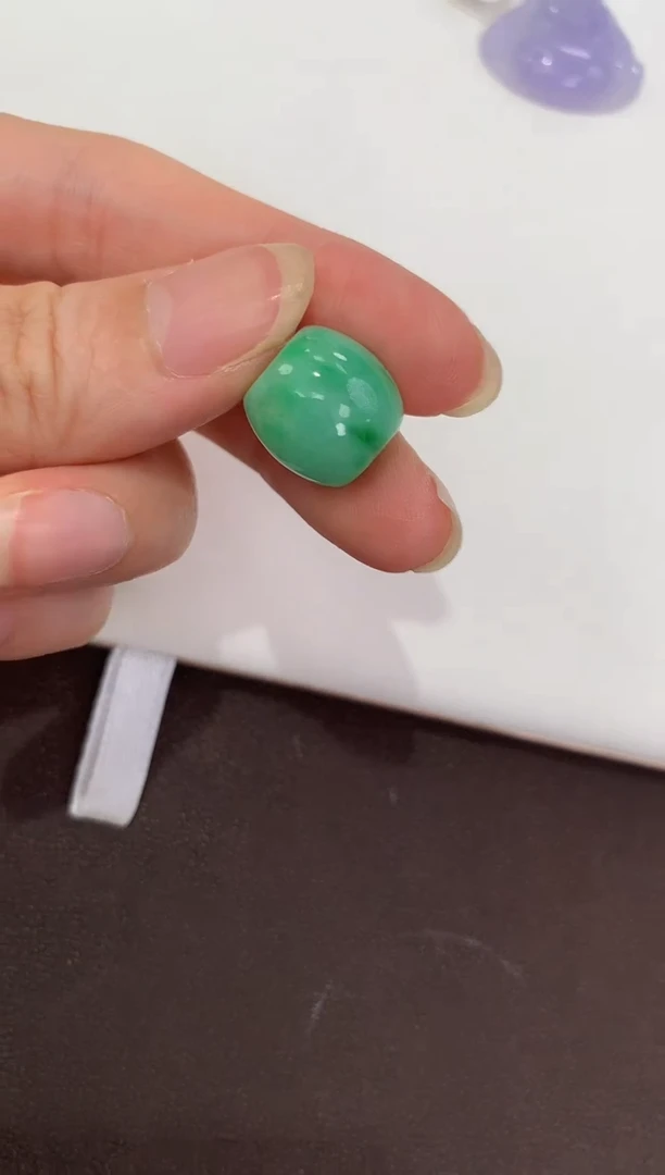翡翠未镶嵌吊坠(赠链)天然缅甸A货翡翠