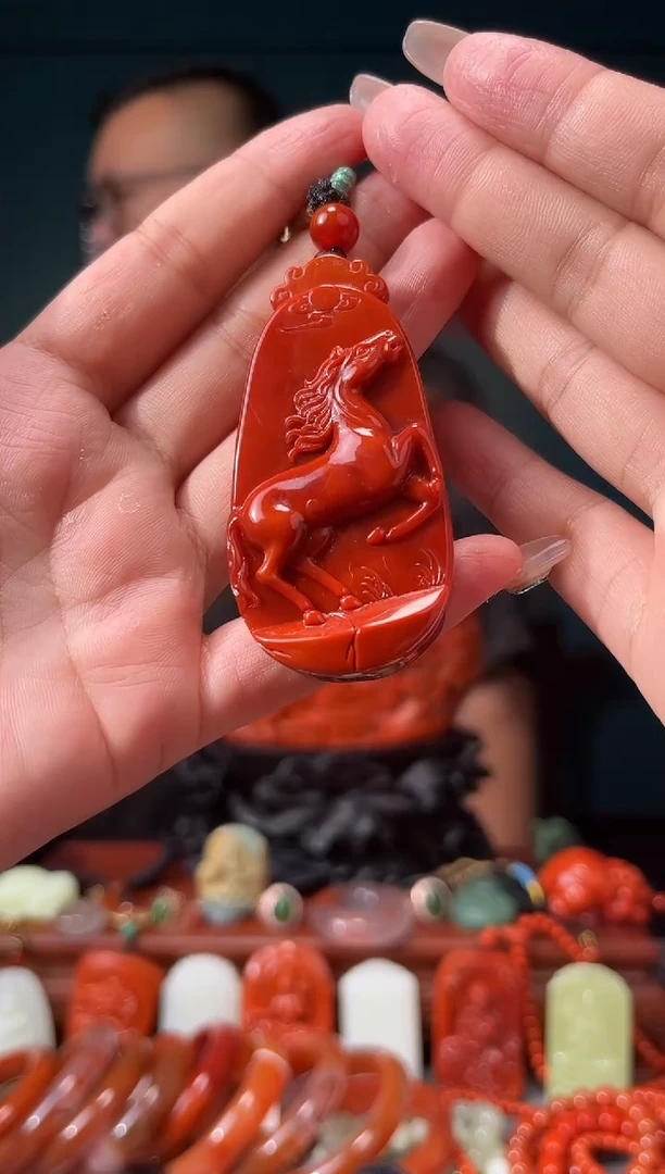 南红玛瑙未镶嵌颈饰吊坠