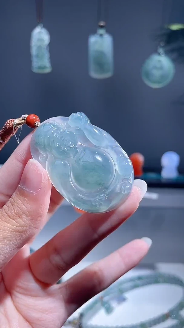 翡翠未镶嵌颈饰佛公