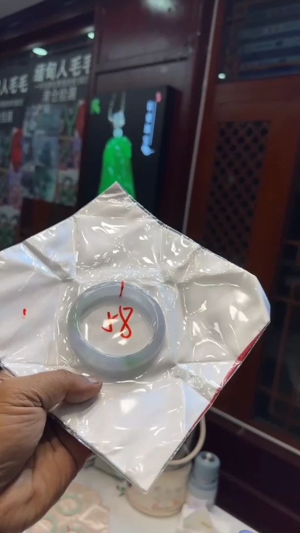 未镶嵌手镯翡翠手镯包容价