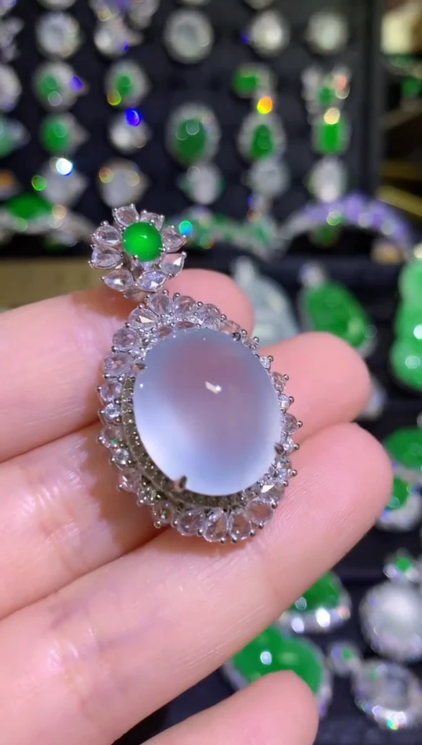 【闪购商品】翡翠颈饰18K金镶嵌玻璃种超大蛋面不封底