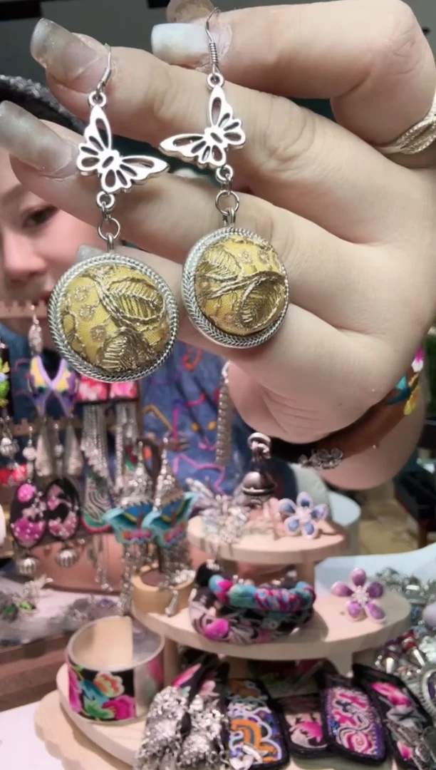 刺绣纯手工苗绣非遗耳环