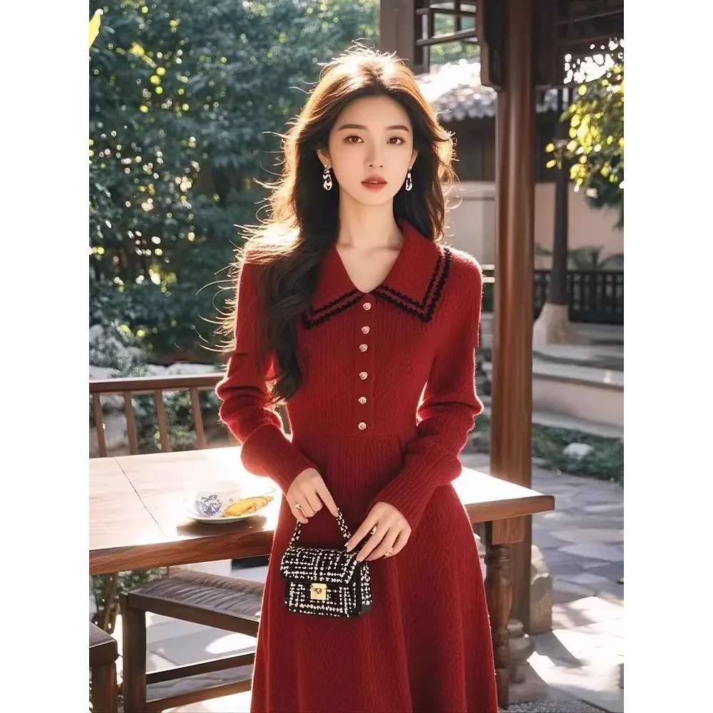 2025秋冬新年战袍穿搭本命年高级感小香风红色针织长袖连衣裙长裙