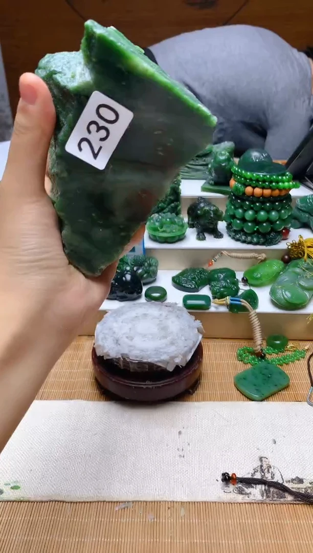 未镶嵌和田玉（碧玉）珠宝半成品1