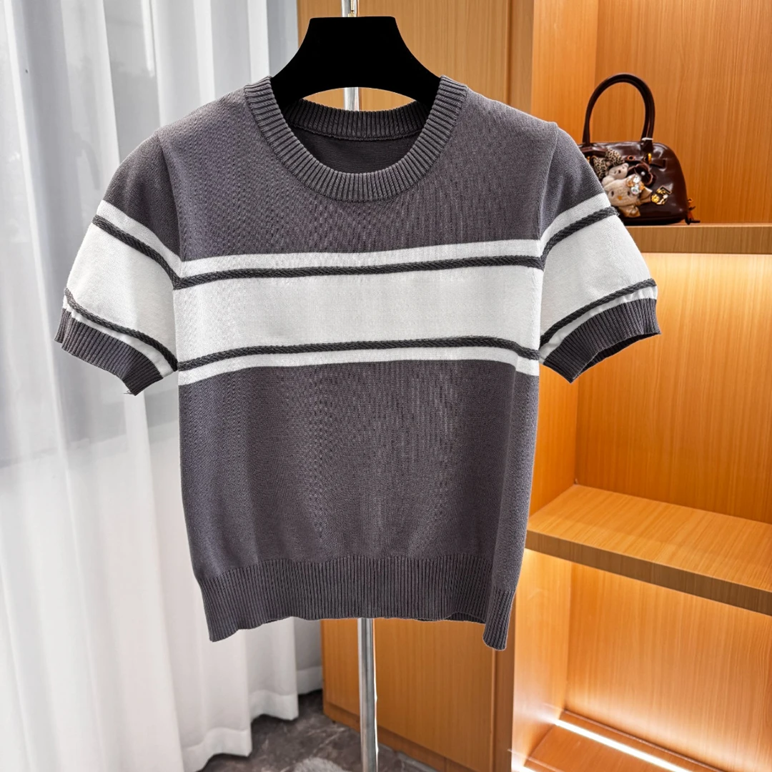 《猪猪出品》25年灰白钉钻套头针织