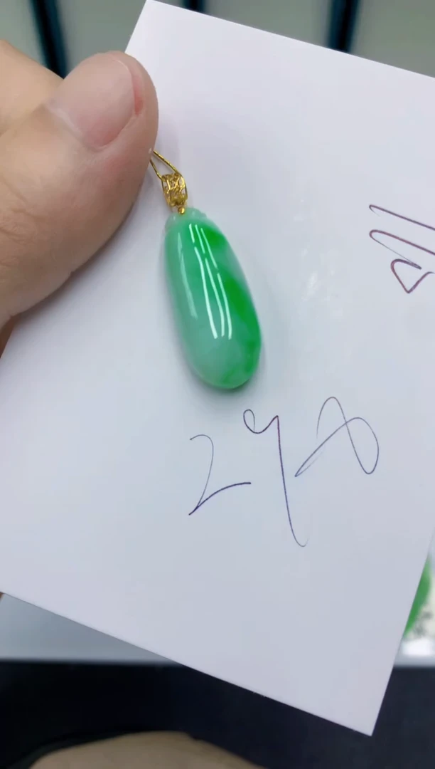 颈饰18K金镶嵌翡翠翡翠