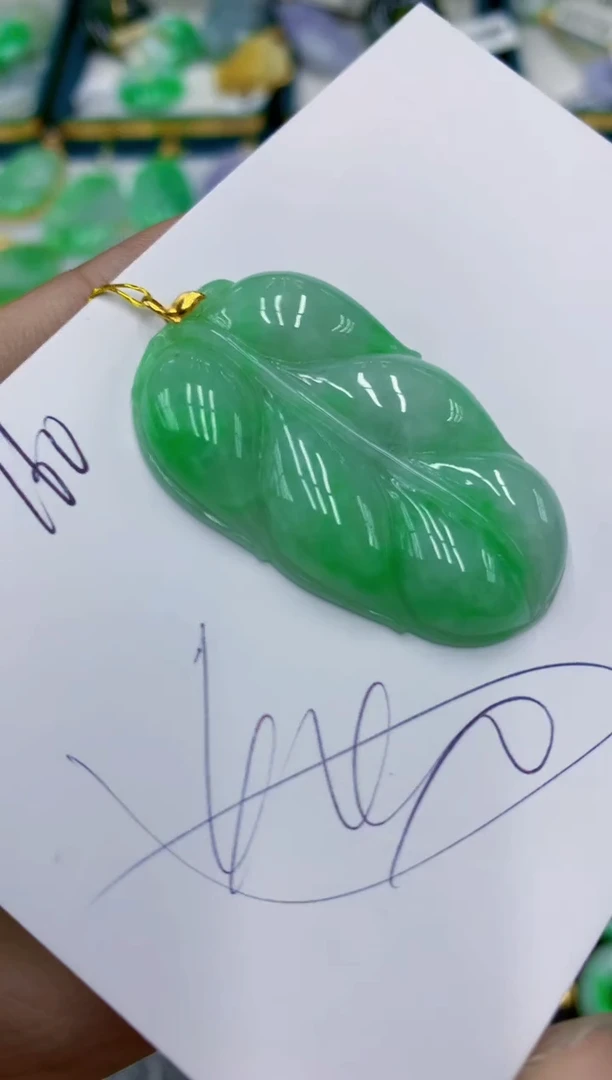 翡翠18K金镶嵌颈饰1111111111