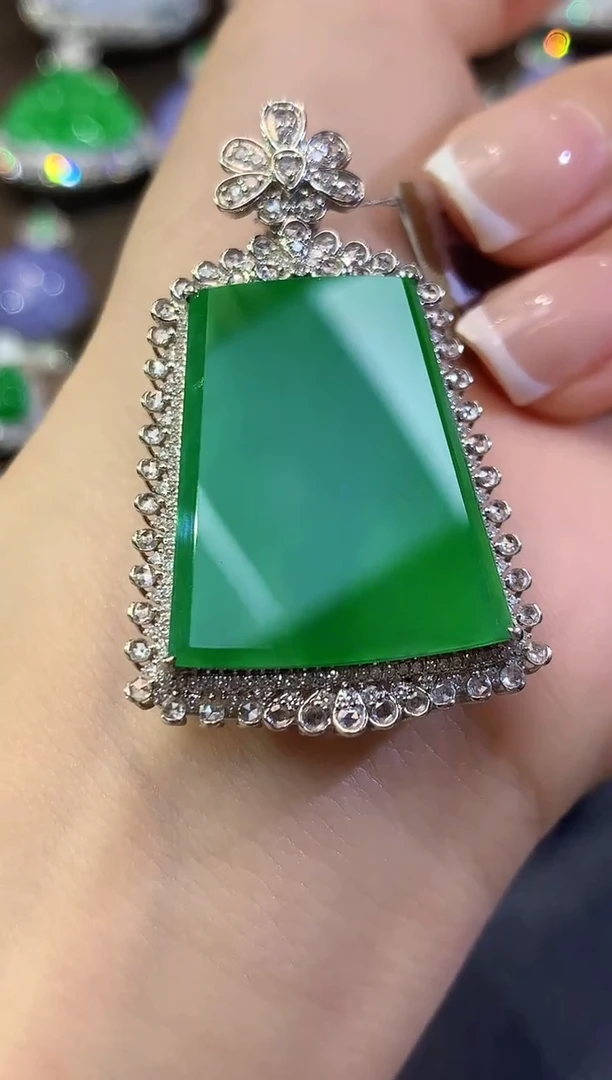 吊坠(不含链)18K金镶嵌翡翠D33