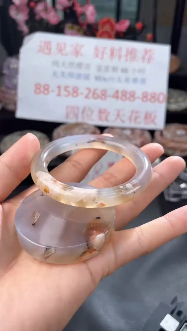【闪购商品】石英质玉手镯未镶嵌56