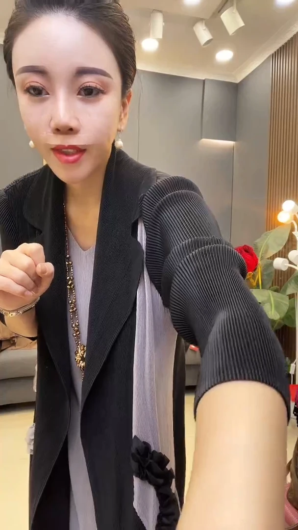 聚酯纤维（涤纶）黑灰色 2侧盘花裙