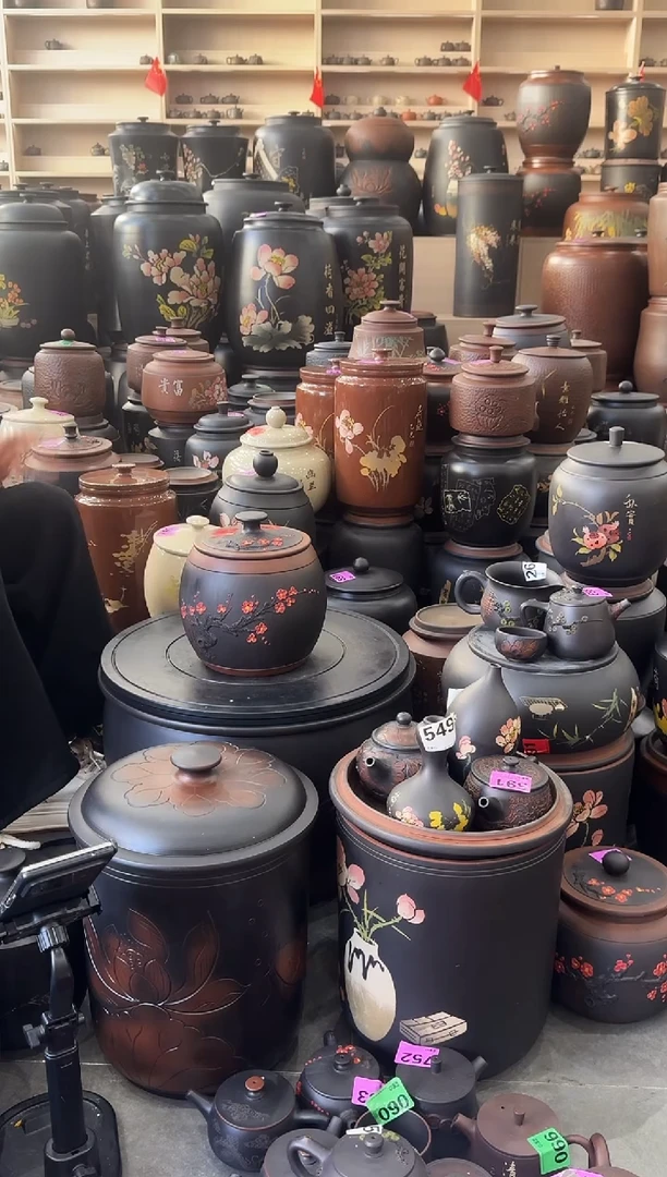 罐瑕疵茶叶罐   腰鼓红梅  244