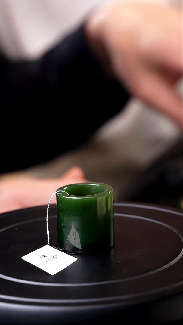 未镶嵌戒圈和田玉俄碧老菠菜绿加宽版大号指环18号（可做路路通）