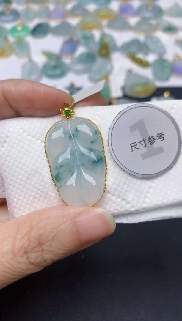 翡翠18K金镶嵌颈饰天然缅甸A货翡翠