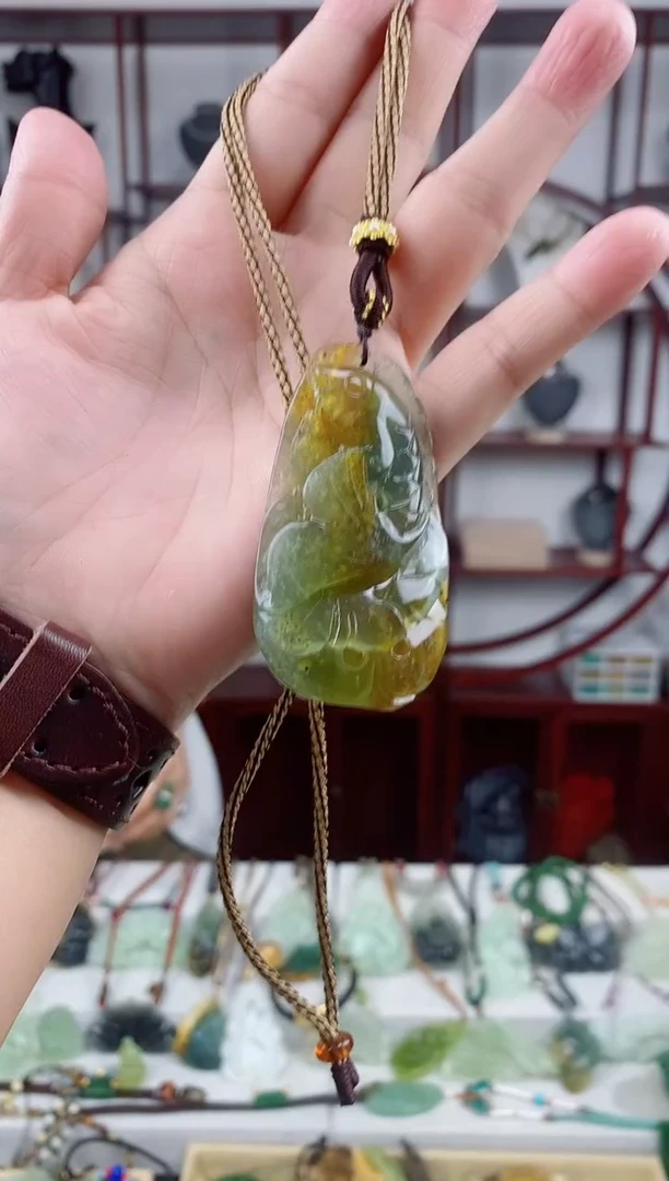 未镶嵌岫玉颈饰1