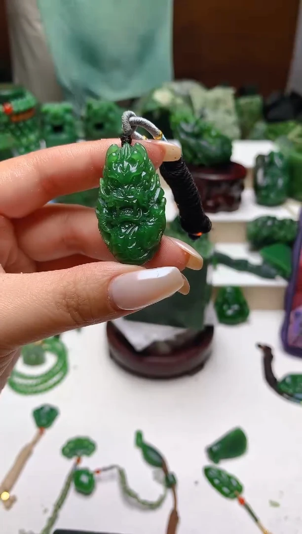 颈饰未镶嵌和田玉（碧玉）随机发货一个