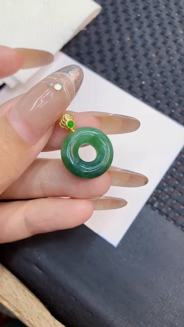 颈饰未镶嵌翡翠1