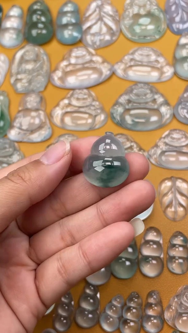 翡翠未镶嵌吊坠(不含链)葫芦