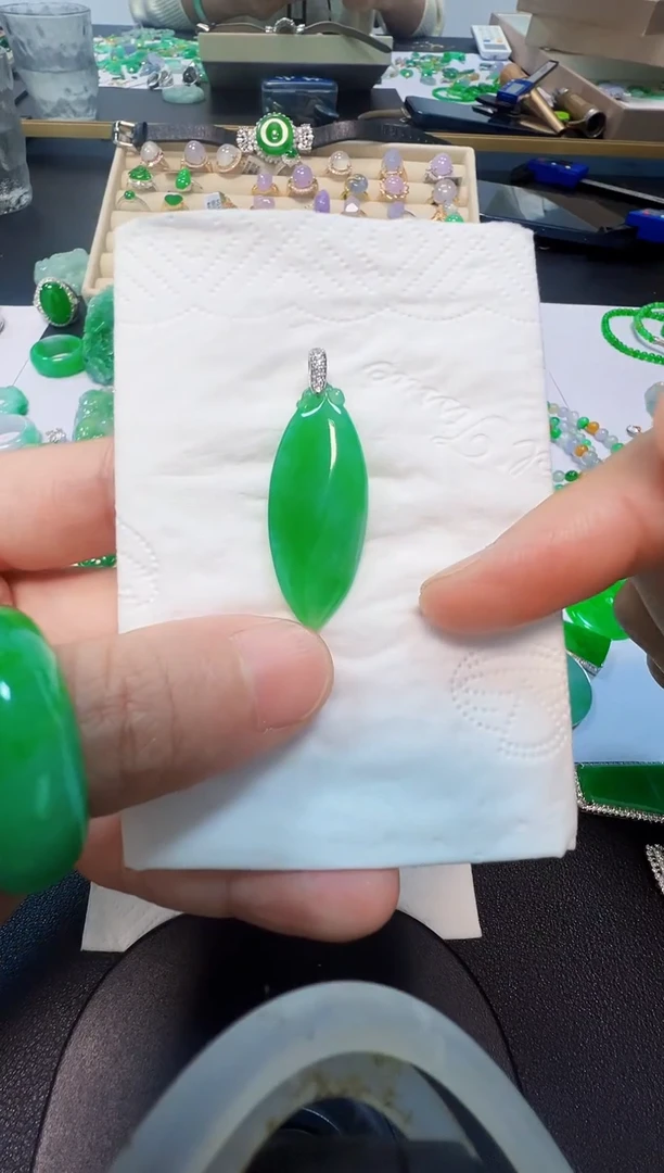 吊坠(不含链)18K金镶嵌翡翠5800