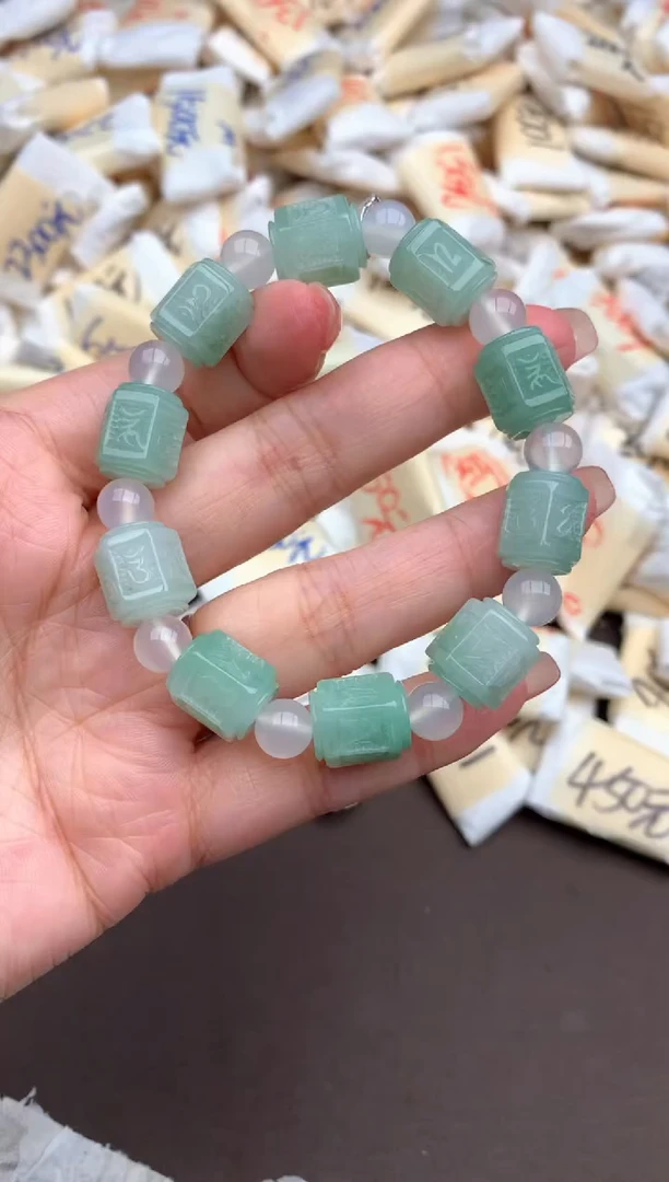 未镶嵌挂件翡翠—