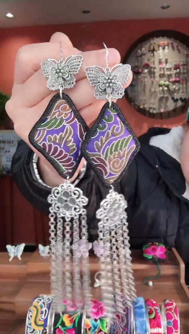 织绣苗银苗绣手工刺绣饰品35