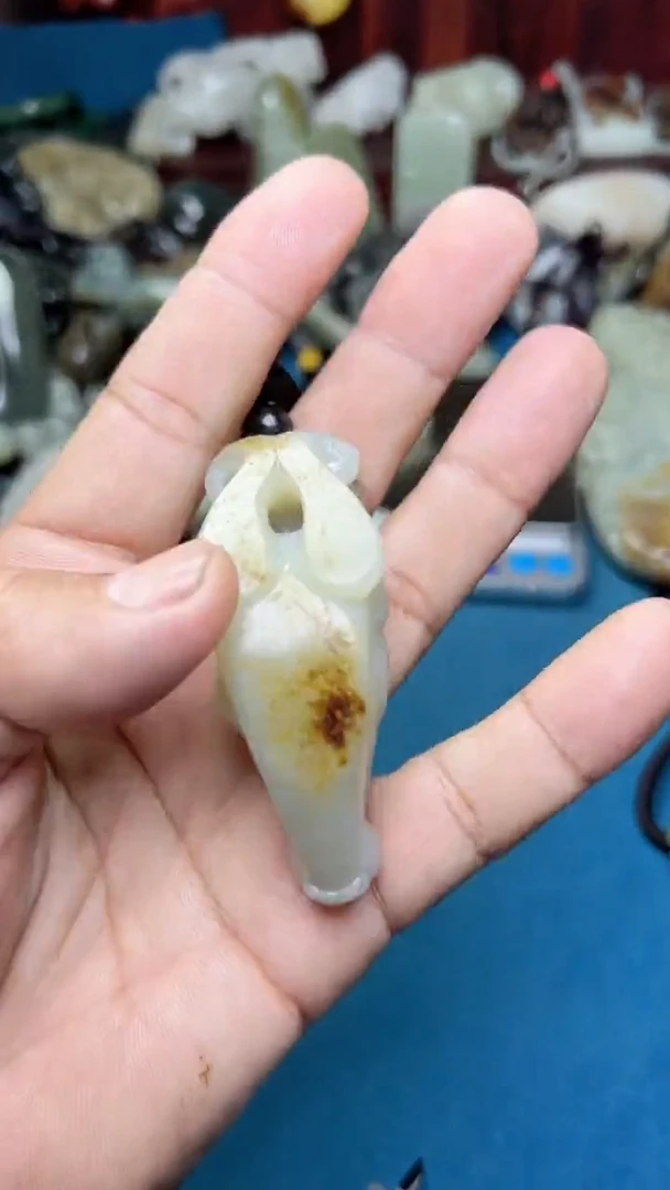 和田玉未镶嵌把件-