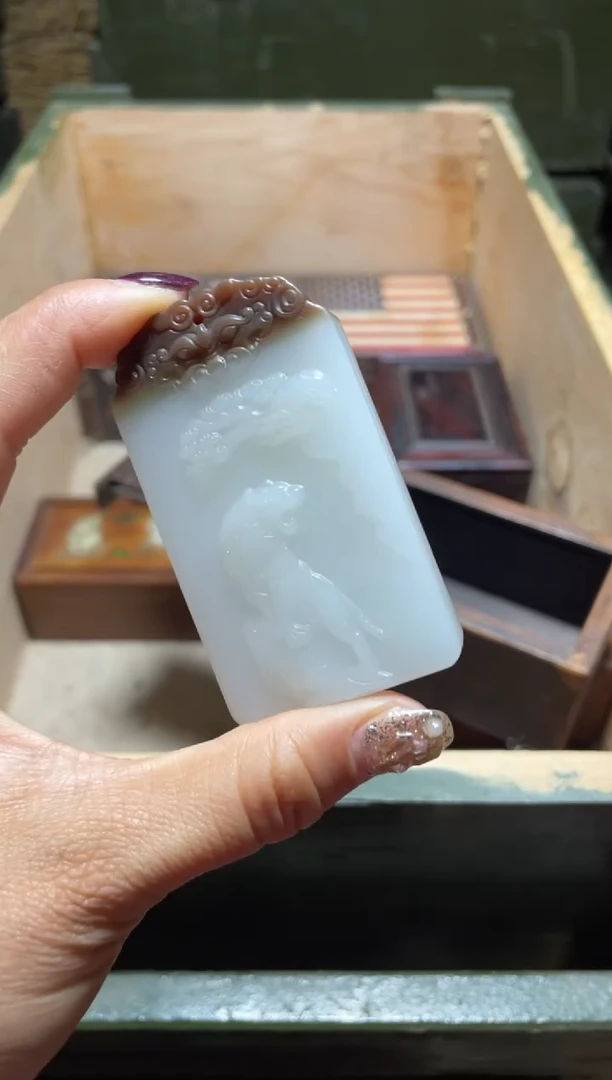 【闪购商品】且莫白俏色虎牌