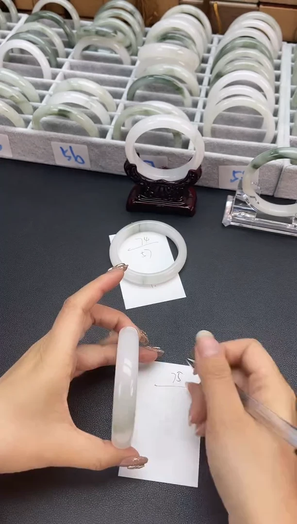 【闪购商品】石英质玉手镯未镶嵌75-60.5mm