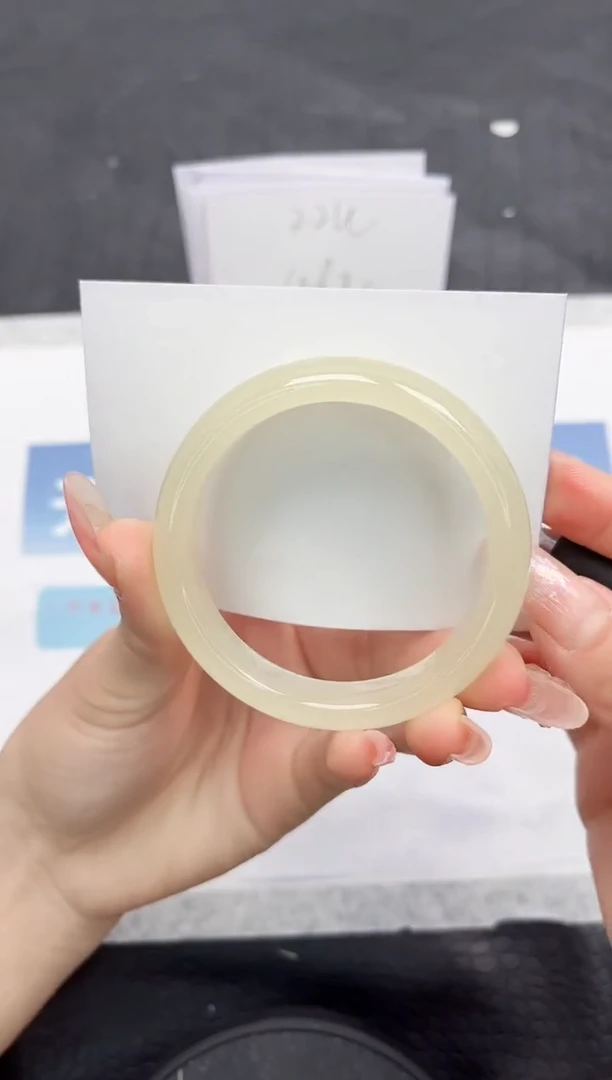 【闪购商品】石英质玉手镯未镶嵌L226-54.4