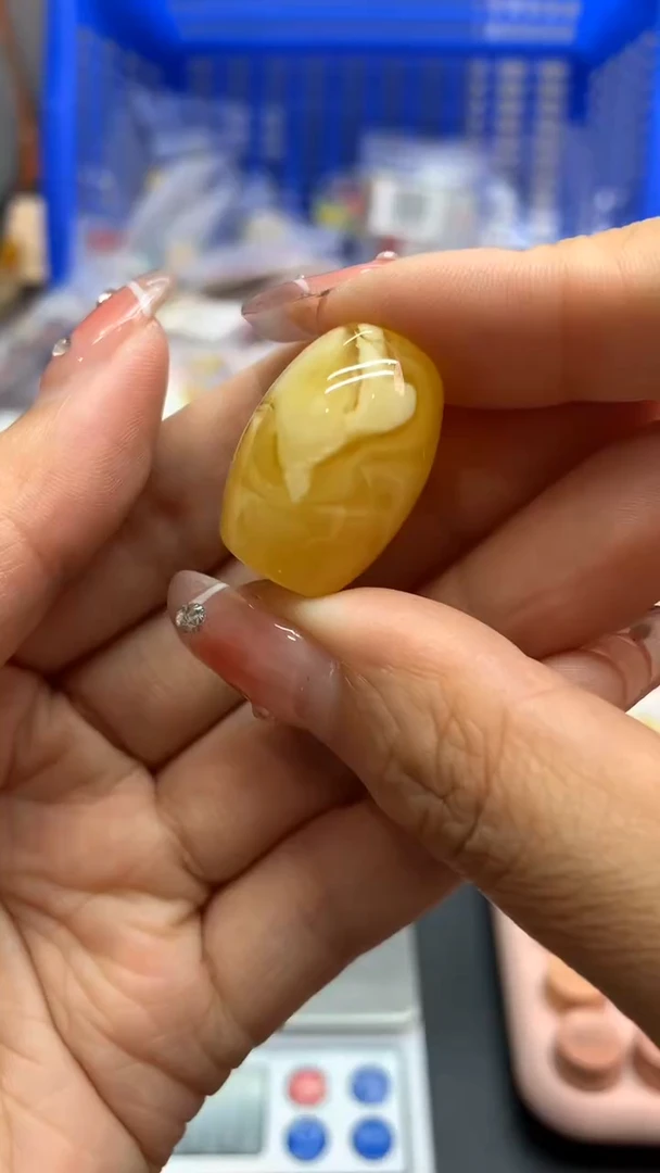 未镶嵌琥珀珠宝奇石2408