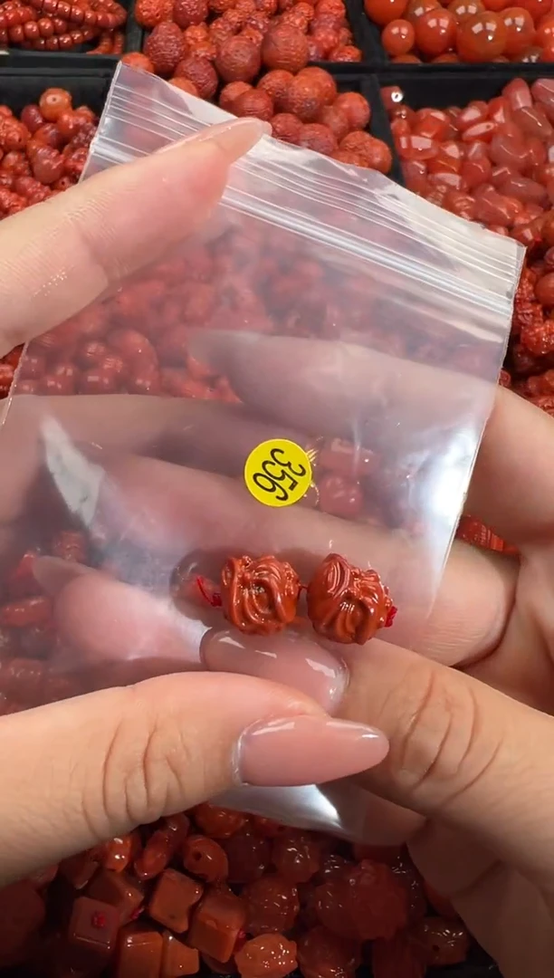 南红玛瑙未镶嵌颈饰1