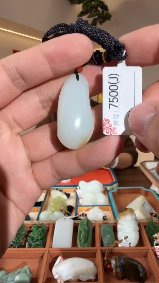 颈饰未镶嵌和田玉J