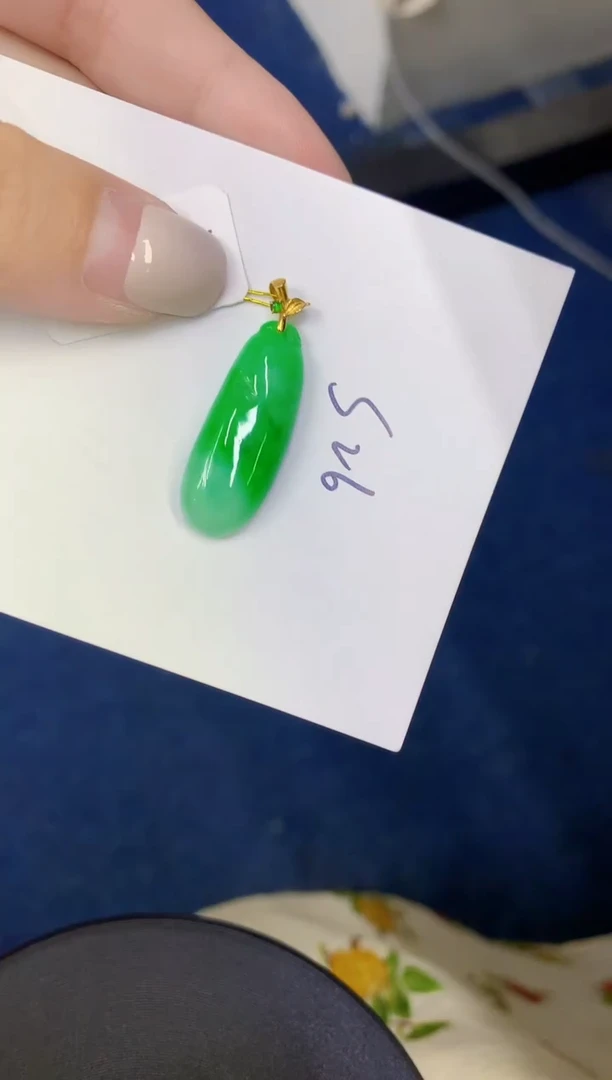 颈饰18K金镶嵌翡翠缅甸天然翡翠A货