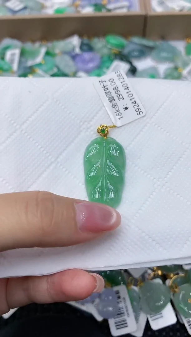 翡翠18K金镶嵌颈饰111111111