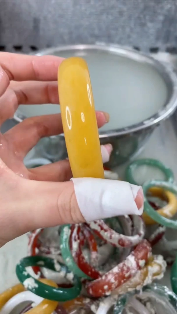 【闪购商品】石英质玉手镯未镶嵌56+522