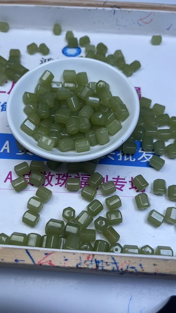 未镶嵌散珠石英岩玉A1648 冰 晴六菱桶珠8*10mm10个9.9元