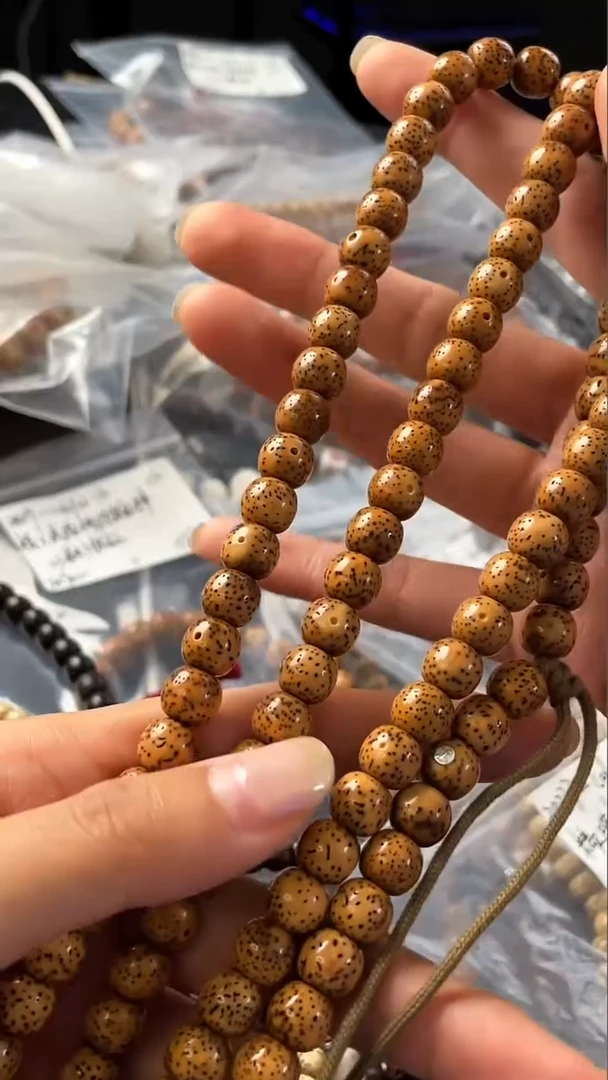 吊坠星月菩提精工级浅珀桶珠9*8长串