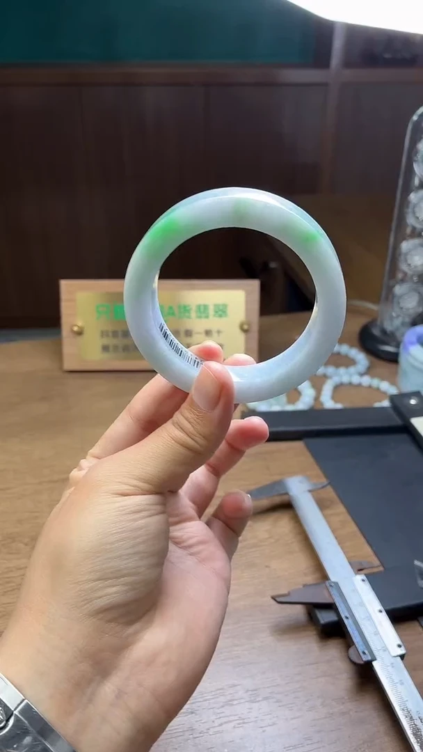 未镶嵌手镯定制翡翠泉*定制