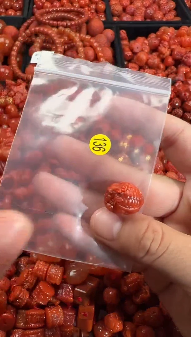南红玛瑙未镶嵌颈饰1