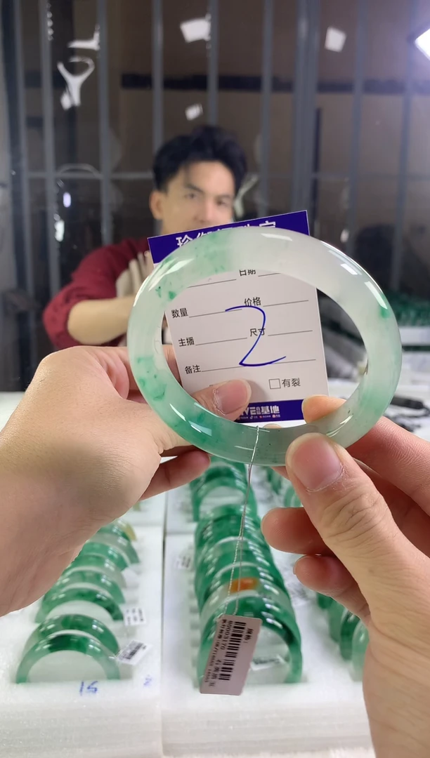 未镶嵌手镯石英质玉（非洲翠）6162