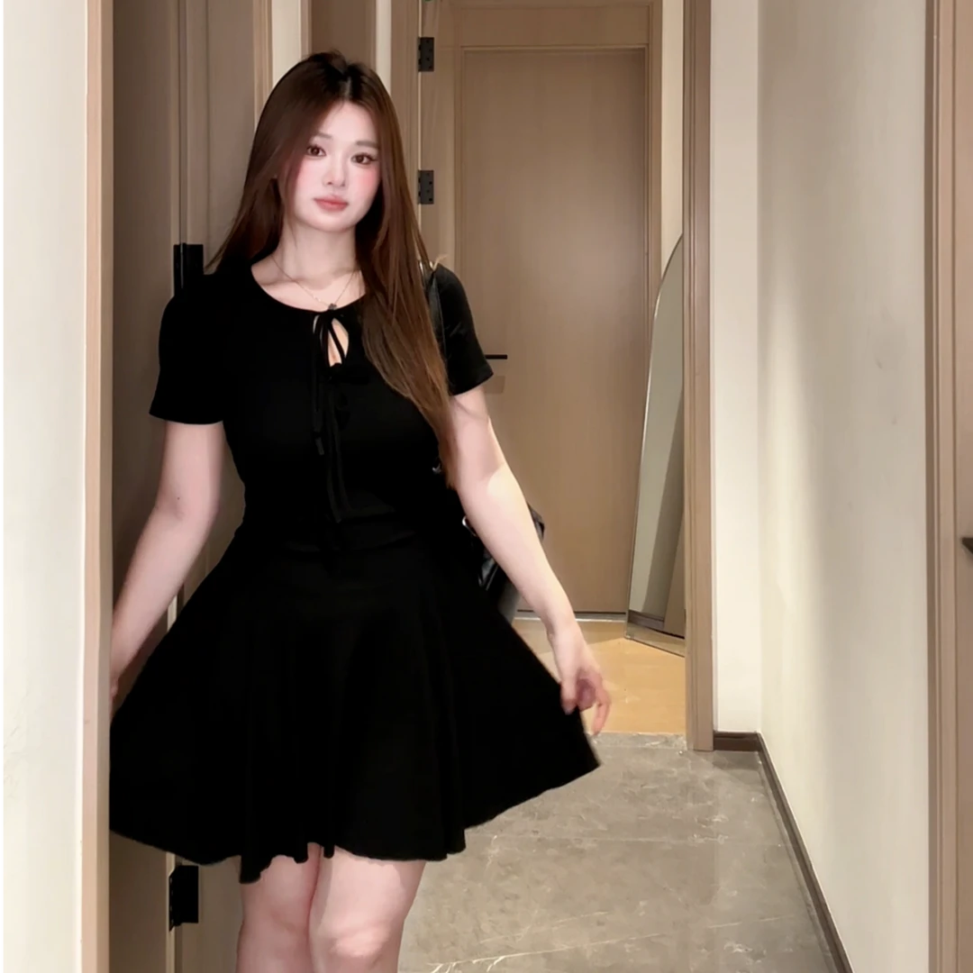 胖MM高级感短裙大码纯欲法式赫本气质连衣裙女收腰显瘦小黑裙